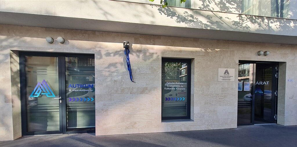 Autikum bejárat