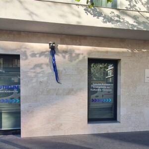 Autikum bejárat full Autikum bejárat